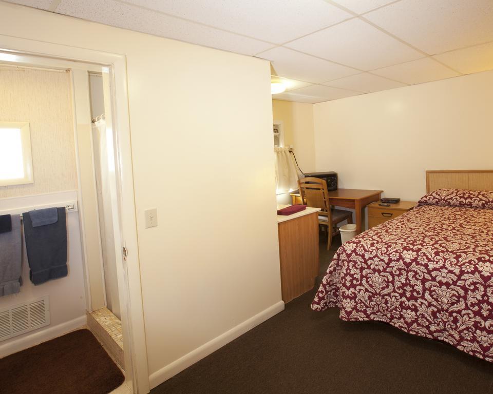 Charlie'S Motel Frostburg Екстериор снимка